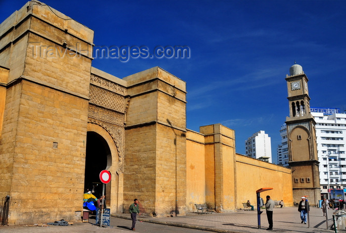 moroc552: Casablanca / Dar-el-Baida, Morocco: Bab Marrakech, the horloge and Medina wall along Av. de L'Armée Royale and Place des Nation Unies - photo by M.Torres - (c) Travel-Images.com - Stock Photography agency - Image Bank