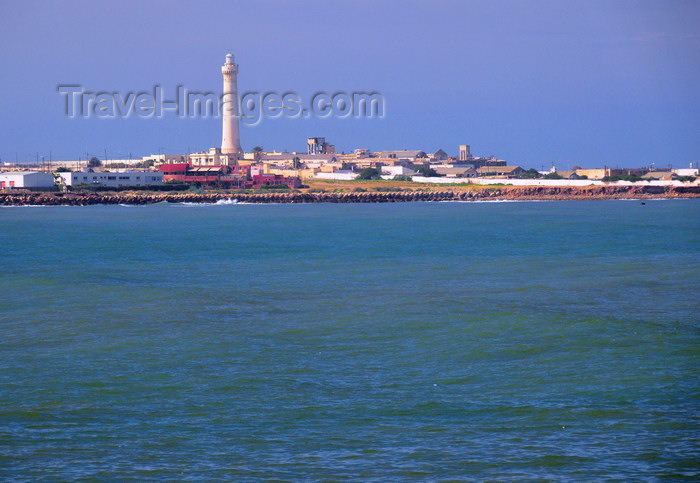 moroc555: Casablanca, Morocco: el-Hank lighthouse and the bay - phare el-Hank - photo by M.Torres - (c) Travel-Images.com - Stock Photography agency - Image Bank