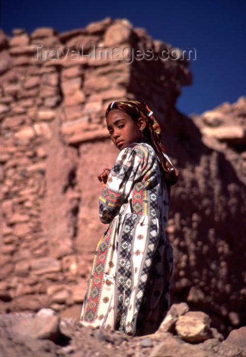 moroc57: Morocco / Maroc - Benhaddou: girl in the kasbah - photo by F.Rigaud - (c) Travel-Images.com - Stock Photography agency - Image Bank