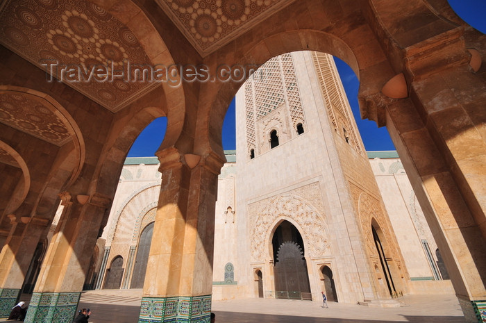 moroc578: Casablanca, Morocco: Hassan II mosque - arcade and minaret - photo by M.Torres - (c) Travel-Images.com - Stock Photography agency - Image Bank