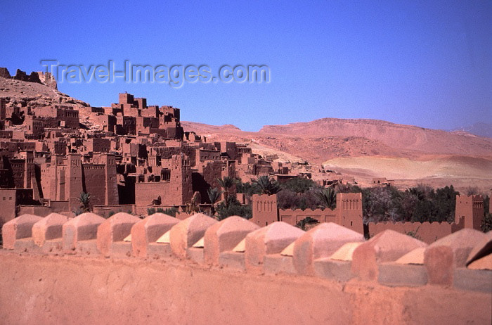 moroc58: Morocco / Maroc - Ait Benhaddou: walls - fortified city - photo by F.Rigaud - (c) Travel-Images.com - Stock Photography agency - Image Bank