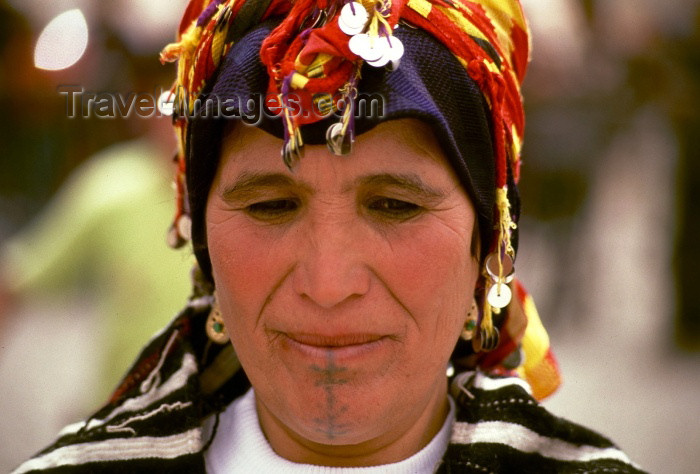 moroc86: Morocco / Maroc - Imilchil: lady with traditional head-gear - Ait Haddidou tribe - photo by F.Rigaud - (c) Travel-Images.com - Stock Photography agency - Image Bank