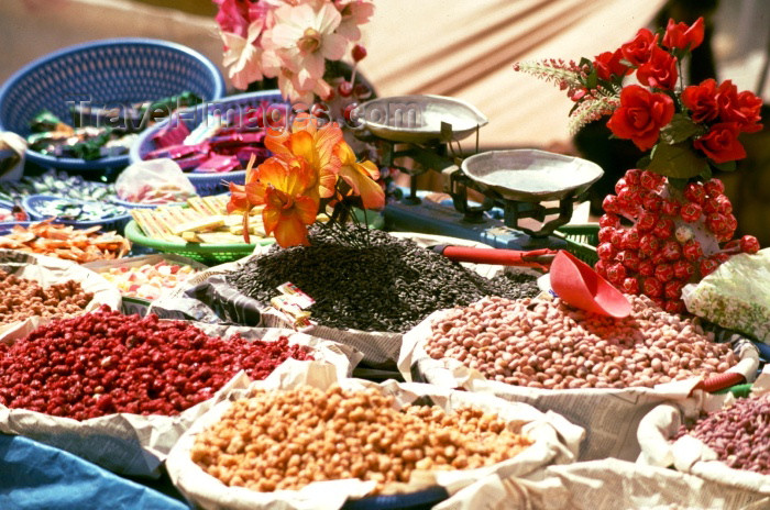 moroc90: Morocco / Maroc - Imilchil: beans and flowers - photo by F.Rigaud - (c) Travel-Images.com - Stock Photography agency - Image Bank