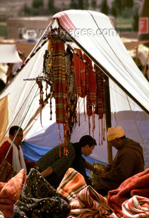 moroc91: Morocco / Maroc - Imilchil: tent in the market - photo by F.Rigaud - (c) Travel-Images.com - Stock Photography agency - Image Bank