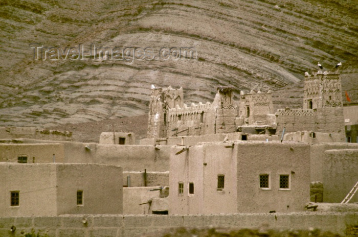 moroc95: Morocco / Maroc - Imilchil: mud elegance - spartan architecture - Er Rachidia Province - photo by F.Rigaud - (c) Travel-Images.com - Stock Photography agency - Image Bank