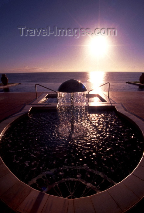 mozambique124: Mozambique / Moçambique - Pemba: Hotel Pemba Beach and Spa - whirlpool against the sun - Pemba bay / jacuzzi contra o sol - Baía de Pemba - photo by F.Rigaud - (c) Travel-Images.com - Stock Photography agency - Image Bank