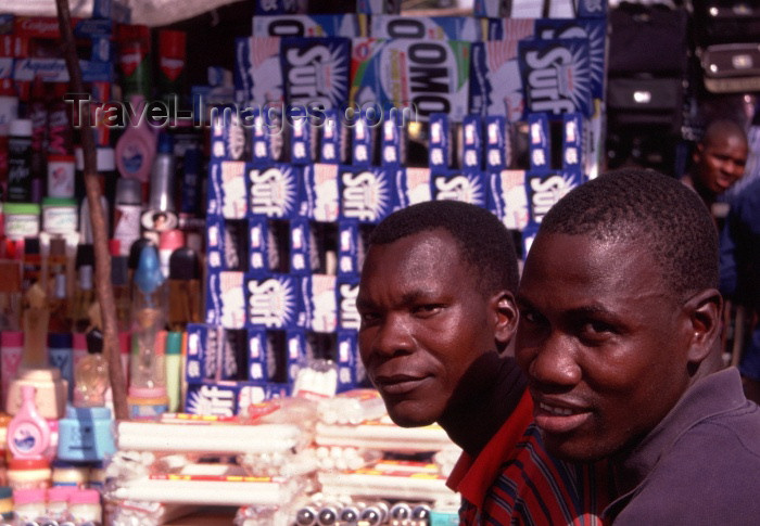 mozambique136: Mozambique / Moçambique - Maputo / Lourenço Marques / MPM: homens no mercado / men at the market (photo by F.Rigaud) - (c) Travel-Images.com - Stock Photography agency - Image Bank