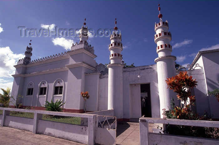 mozambique145: Mozambique / Moçambique - Inhambane: the new mosque / a mesquita nova - photo by F.Rigaud - (c) Travel-Images.com - Stock Photography agency - Image Bank