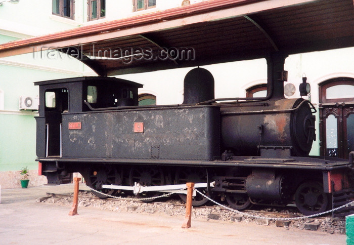 mozambique178: Mozambique / Moçambique - Maputo / Lourenço Marques / MPM: retired steam locomotive at the train station / velha locomotiva a vapor - estação dos CFM (photo by F.Rigaud) - (c) Travel-Images.com - Stock Photography agency - Image Bank