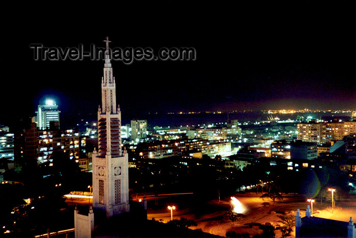 mozambique21: Mozambique / Moçambique - Maputo / Lourenço Marques / MPM : night over Maputo bay - the cathedral and the city / vista nocturna - a Catedral e a Cidade - photo by M.Torres - (c) Travel-Images.com - Stock Photography agency - Image Bank