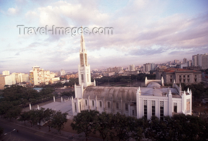 mozambique220: Mozambique / Moçambique - Maputo / Lourenço Marques / MPM: downton - Nossa Senhora da Conceição Cathedral and Independence square seen from above / a Sé Catedral de Nossa Senhora da Conceição e a Praça da Independência - photo by F.Rigaud - (c) Travel-Images.com - Stock Photography agency - Image Bank