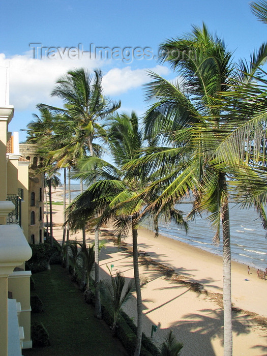 mozambique229: Maputo, Mozambique: beach and Southern Sun Maputo Hotel - former Holiday Inn Maputo - Avenida Marginal - photo by G.Frysinger - (c) Travel-Images.com - Stock Photography agency - Image Bank