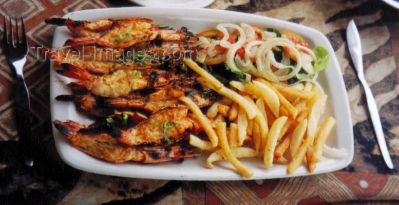 mozambique41: Catembe, Mozambique: prawns and chips - Mozambican food / camarões grelhados - photo by M.Torres - (c) Travel-Images.com - Stock Photography agency - Image Bank