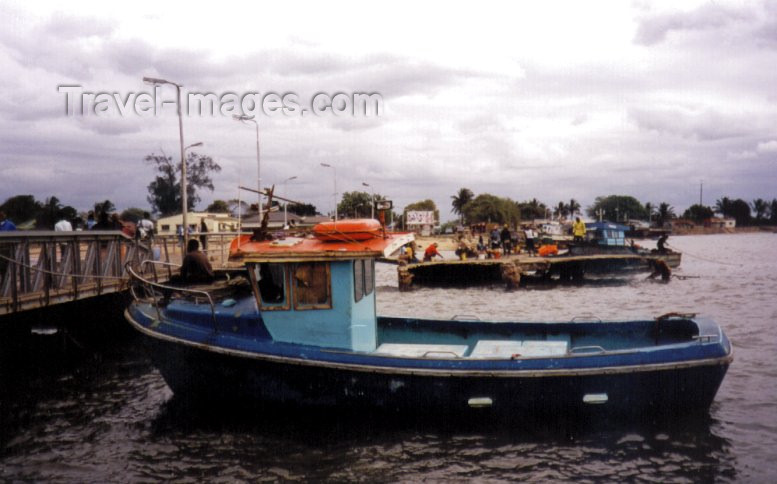 mozambique43: Catembe, Mozambique: the ferry terminal / terminal maritimo - photo by M.Torres - (c) Travel-Images.com - Stock Photography agency - Image Bank