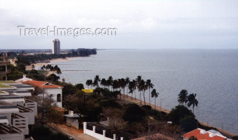 mozambique44: Mozambique / Moçambique - Maputo / Lourenço Marques / MPM : Indian ocean waterfront - avenida marginal (antiga avenida D. Manuel I) - photo by M.Torres - (c) Travel-Images.com - Stock Photography agency - Image Bank