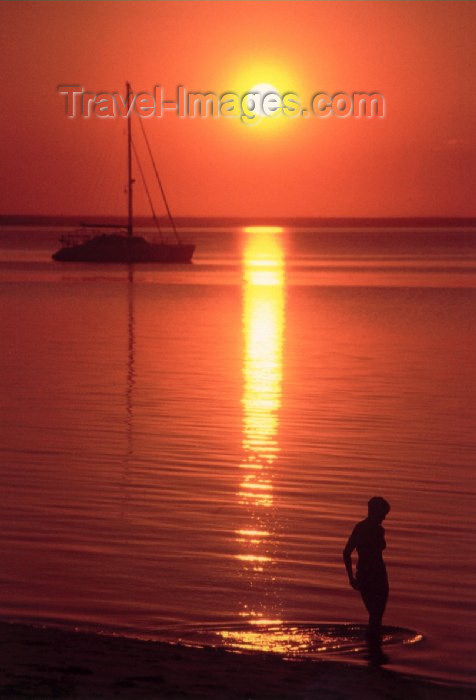 mozambique53: Mozambique / Moçambique - Benguerra island / ilha, Vilanculos District, Inhambane province: sunset on the beach - yacht and woman silhouette / pôr do sol na praia - photo by F.Rigaud - (c) Travel-Images.com - Stock Photography agency - Image Bank