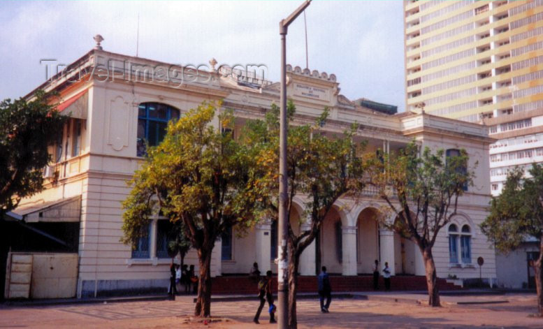 mozambique7: Mozambique / Moçambique - Maputo / Lourenço Marques: the National Libray /  Biblioteca Nacional de Moçambique - avenida 25 de Setembro - photo by M.Torres - (c) Travel-Images.com - Stock Photography agency - Image Bank