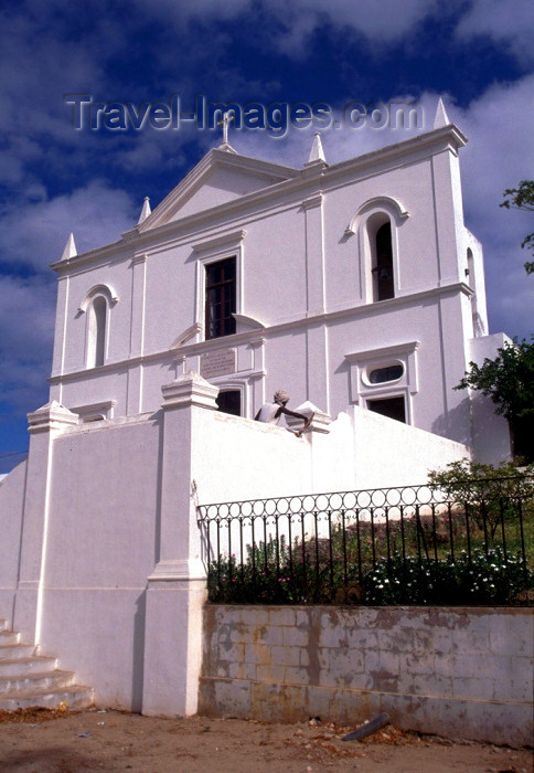 mozambique98: Ilha de Moçambique / Mozambique island:  whitewhashed façade of Nossa Senhora da Saude church - igreja de Nossa Senhora da Saúde - photo by F.Rigaud - (c) Travel-Images.com - Stock Photography agency - Image Bank