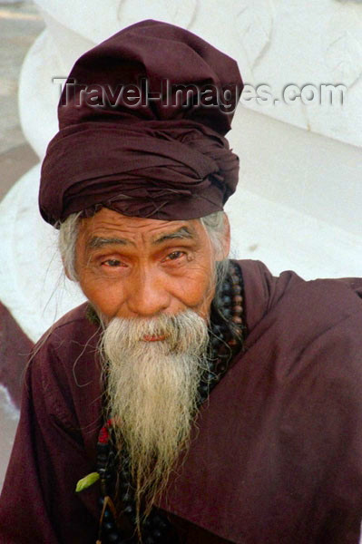 myanmar11: Myanmar / Burma - bearded old man with hat (photo by J.Kaman) - (c) Travel-Images.com - Stock Photography agency - Image Bank
