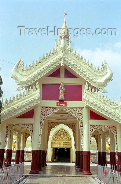 myanmar170: Myanmar / Burma - Yangon / Rangoon / Rangun: gate to a buddhist shrine (photo by J.Kaman) - (c) Travel-Images.com - Stock Photography agency - Image Bank