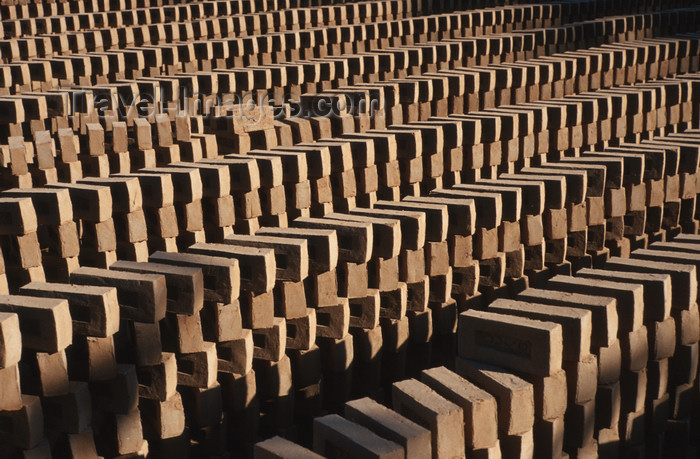 myanmar213: Myanmar - Bagan: drying in the sun - production of clay bricks - industry - Asia - photo by W.Allgöwer - Die Verwendung des Ziegels lässt sich in Vorderasien und auf dem indischen Subkontinent bis über fünftausend Jahre zurückverfolgen und gebrannte Lehms - (c) Travel-Images.com - Stock Photography agency - Image Bank