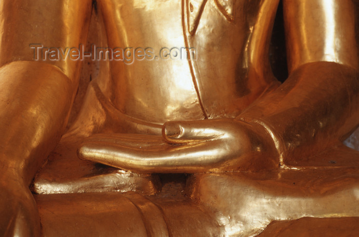 myanmar215: Myanmar - Bagan: hand - detail of gilded Budha statue - art - Asia - photo by W.Allgöwer - Eine vergoldete Buddhastatue in Bagan. Die Geste (Mudra) symbolisiert den Augenblick der Erleuchtung. 
Bagan ist eine historische Königsstadt im heutigen Myanmar (B - (c) Travel-Images.com - Stock Photography agency - Image Bank