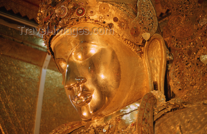 myanmar227: Myanmar - Mandalay: Mahamuni Buddha - face - art - Asia - photo by W.Allgöwer - Die Mahanuni-Statue in der gleichnamigen Pagode ist die mit Abstand meistverehrte Figur Myanmars und zählt mit der Shwedagon-Pagode und dem Goldenen Felsen zu den Hauptpilgerz - (c) Travel-Images.com - Stock Photography agency - Image Bank