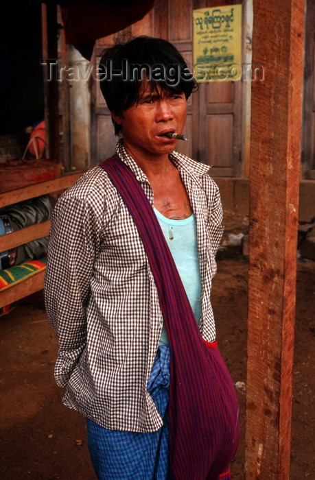 myanmar231: Myanmar - Heho - Shan State: Shan man smoking - photo by W.Allgöwer - (c) Travel-Images.com - Stock Photography agency - Image Bank