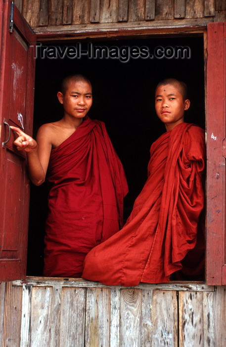 myanmar237: Myanmar - Kalaw - Shan State: two novice monks at a window - people - Asia - photo by W.Allgöwer - (c) Travel-Images.com - Stock Photography agency - Image Bank