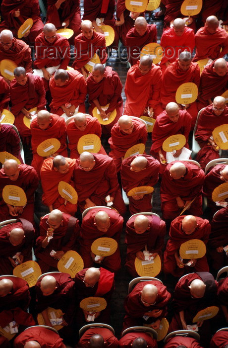 myanmar24: Myanmar - Yangoon: meeting of Buddhist monks - fans - photo by W.Allgöwer - Versammlung von Mönchen bei der Einweihung eines Kaufhauses. Die Mönche halten eine Puja ab, welche dem Gebäude Glück und Segen bringt.  Als Mönch (v. kirchenlateinisch: monachus  - (c) Travel-Images.com - Stock Photography agency - Image Bank