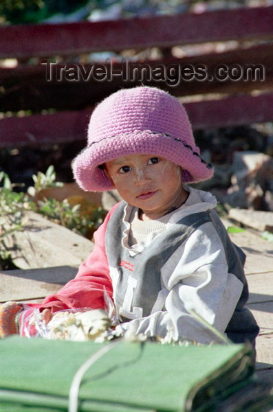 myanmar27: Myanmar / Burma - toddler with hat - young child - Asia - people (photo by J.Kaman) - (c) Travel-Images.com - Stock Photography agency - Image Bank