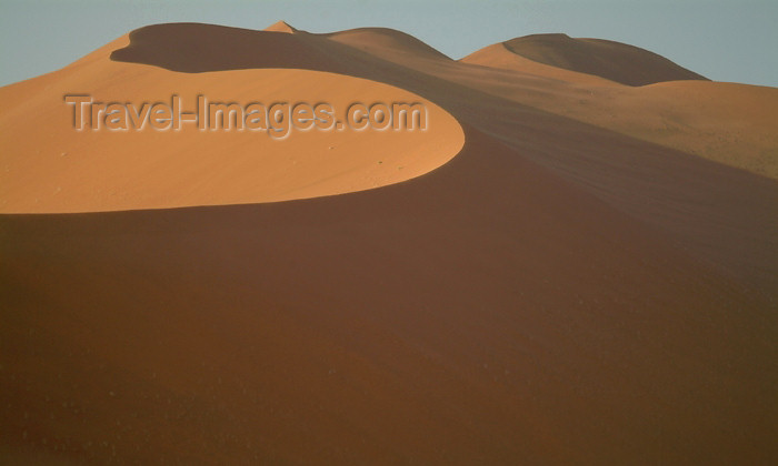 namibia10: Namib Desert - Sossusvlei, Hardap region, Namibia, Africa: sand dunes in the vast expanses of the desert - photo by J.Banks - (c) Travel-Images.com - Stock Photography agency - Image Bank