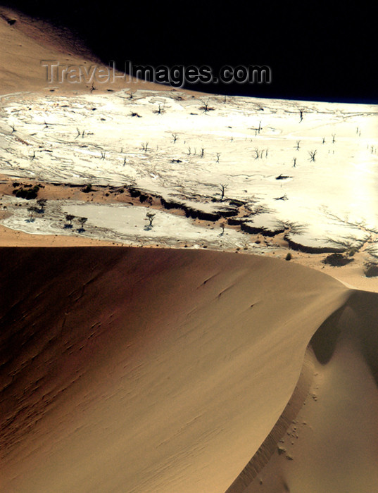 namibia100: Namibia: Aerial view of Deadvlei - dead trees and dune, Hardap region - photo by B.Cain - (c) Travel-Images.com - Stock Photography agency - Image Bank