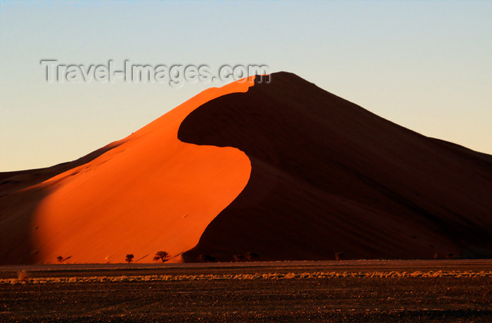 namibia119: Namib Desert - Sossusvlei, Hardap region, Namibia, Africa: Apricot colored sand dune at sunrise - photo by B.Cain - (c) Travel-Images.com - Stock Photography agency - Image Bank