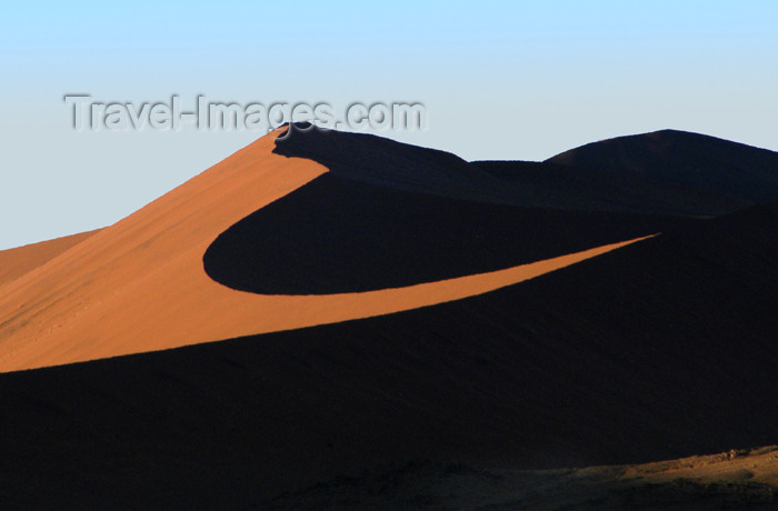 namibia121: Namib Desert - Sossusvlei, Hardap region, Namibia, Africa: Cycle shape highted sand dune at sunrise - photo by B.Cain - (c) Travel-Images.com - Stock Photography agency - Image Bank