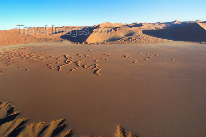 namibia137: Namibia: Dune landsape from Hot Air Balloon - Namib-Naukluft National Park, Sossusvlei, Hardap region - photo by B.Cain - (c) Travel-Images.com - Stock Photography agency - Image Bank