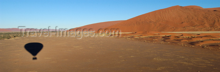 namibia157: Namib Desert - Sossusvlei, Hardap region, Namibia, Africa: Landscape panorama from Hot Air Balloon - Baloon shadow - photo by B.Cain - (c) Travel-Images.com - Stock Photography agency - Image Bank