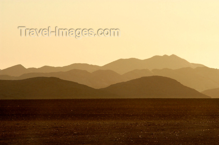 namibia158: Namibia: layered mountains at dusk, Skeleton Coast - photo by B.Cain - (c) Travel-Images.com - Stock Photography agency - Image Bank