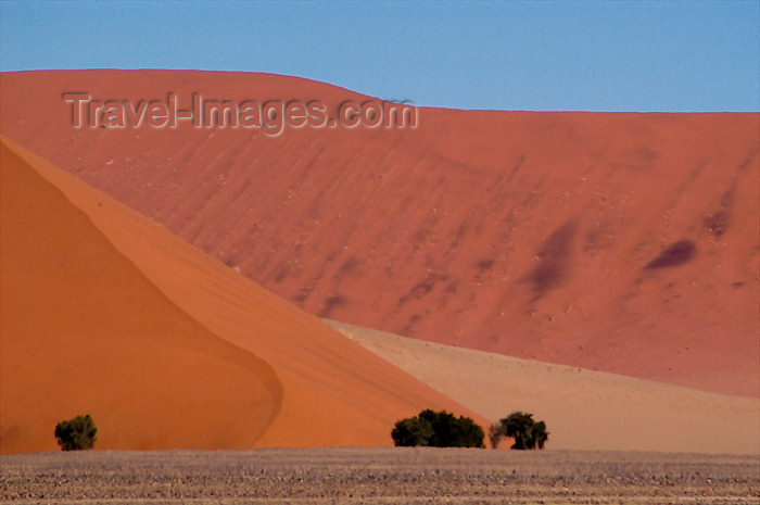 namibia166: Namibia Multi colored sanddunes scenic, near Sossusvlei - photo by B.Cain - (c) Travel-Images.com - Stock Photography agency - Image Bank