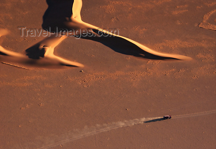 namibia177: Namibia Sand Dune with HotAir Balloon chase vehicle, Sossusvlei - photo by B.Cain - (c) Travel-Images.com - Stock Photography agency - Image Bank