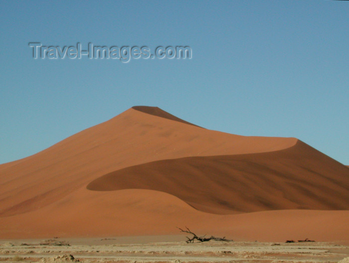 namibia182: Namib Desert - Sossusvlei, Hardap region, Namibia, Africa: swirling sand dune - photo by B.Cain - (c) Travel-Images.com - Stock Photography agency - Image Bank