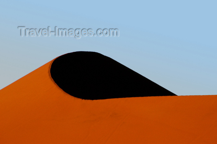 namibia184: Namib Desert - Sossusvlei, Hardap region, Namibia, Africa: Top of Dune # 45at sunrise - photo by B.Cain - (c) Travel-Images.com - Stock Photography agency - Image Bank