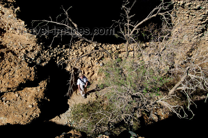 namibia185: Namibia: Tourist hiking in Sesriem Canyon, near Sossusvlei - photo by B.Cain - (c) Travel-Images.com - Stock Photography agency - Image Bank