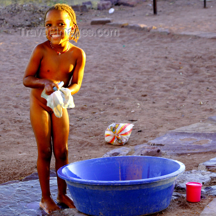 namibia194: Hardap region, Namibia: in the countryside - improvised bathtub - photo by Sandia - (c) Travel-Images.com - Stock Photography agency - Image Bank