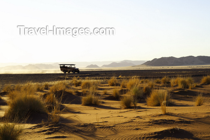 namibia197: Namib Desert - Sossusvlei, Hardap region, Namibia: travelling by 4wd at sunrise - Namib-Naukluft National Park - photo by Sandia - (c) Travel-Images.com - Stock Photography agency - Image Bank