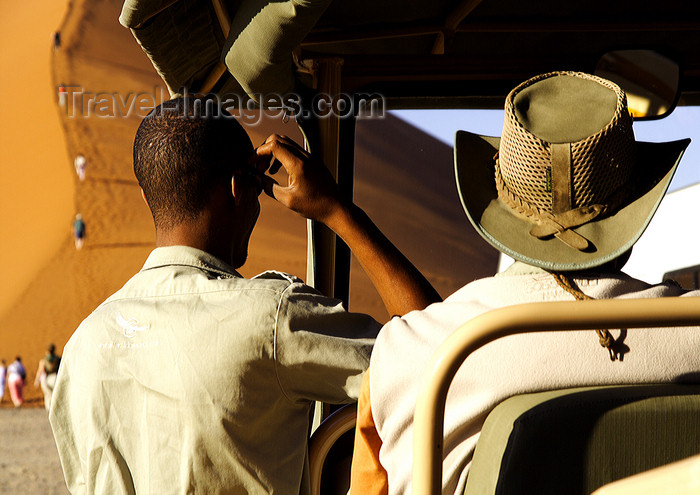 namibia198: Namib Desert - Sossusvlei, Hardap region, Namibia: safari guides - photo by Sandia - (c) Travel-Images.com - Stock Photography agency - Image Bank