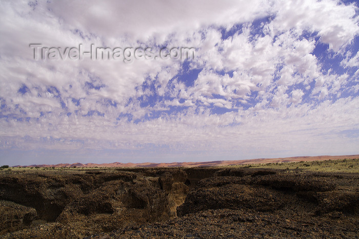 namibia211: Sesriem Canyon, Namib desert, Hardap region, Namibia: deep formation in sedimentary rock -1 km. long - wadi or rivier of the Tsauchab river - southern Naukluft Mountains - photo by Sandia - (c) Travel-Images.com - Stock Photography agency - Image Bank