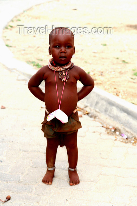 namibia240: Kunene region, Namibia: Himba boy - travelling in the country with his mother - photo by Sandia - (c) Travel-Images.com - Stock Photography agency - Image Bank