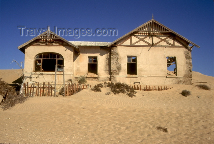 namibia92: Namibia - Kolmanskop: ghost house claimed by the desert - photo by G.Friedman - (c) Travel-Images.com - Stock Photography agency - Image Bank