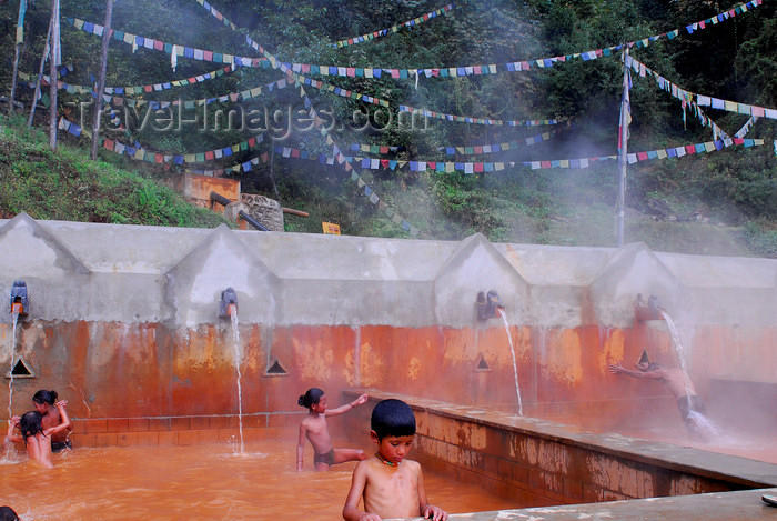 nepal109: Nepal - Langtang region - children bathe in hot springs - spa - photo by E.Petitalot - (c) Travel-Images.com - Stock Photography agency - Image Bank
